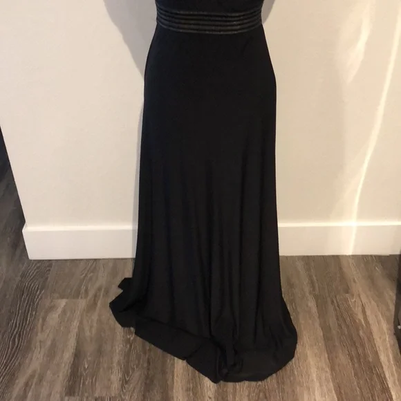 Beautiful black slit dress - Picture 5 of 6